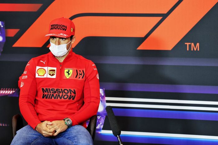 Carlos Sainz Jr., Ferrari in the Press Conference