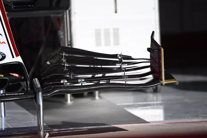 Alfa Romeo Racing C39 ön kanat detay