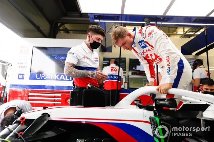 Mick Schumacher, Haas VF-21