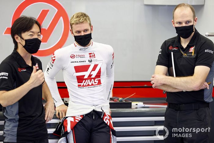 Mick Schumacher, Haas F1, con Gary Gannon