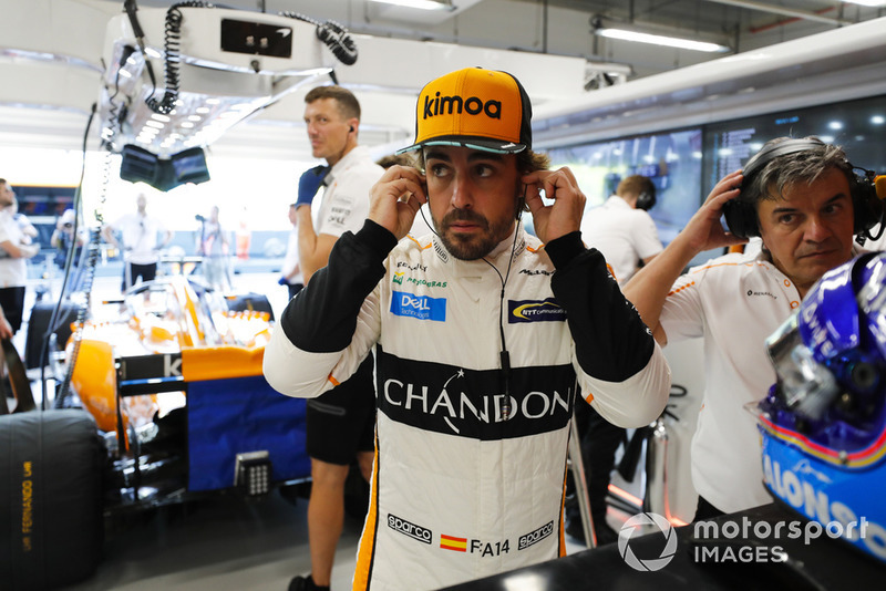 Fernando Alonso, McLaren MCL33, se prepara para la FP1