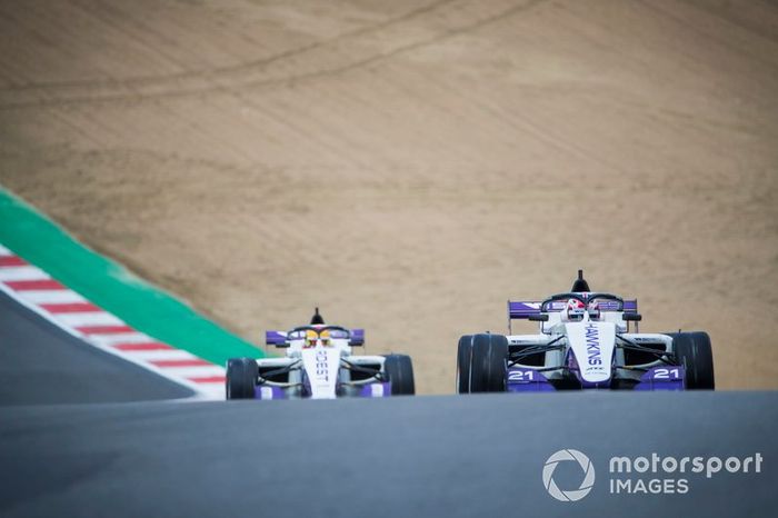 Jessica Hawkins y Gosia Rdest