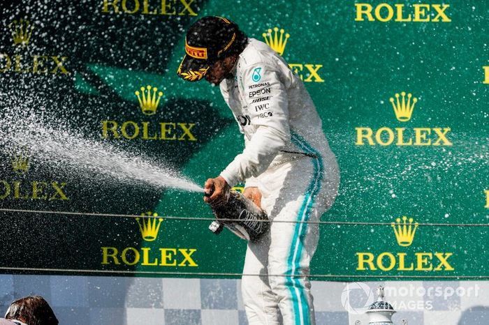 Podio: ganador de la carrera Lewis Hamilton, Mercedes AMG F1