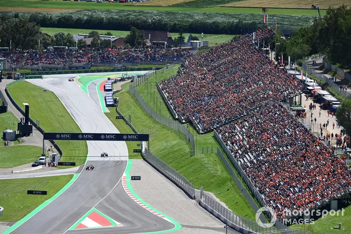 Sergio Pérez, Red Bull Racing RB18, Fernando Alonso, Alpine A522