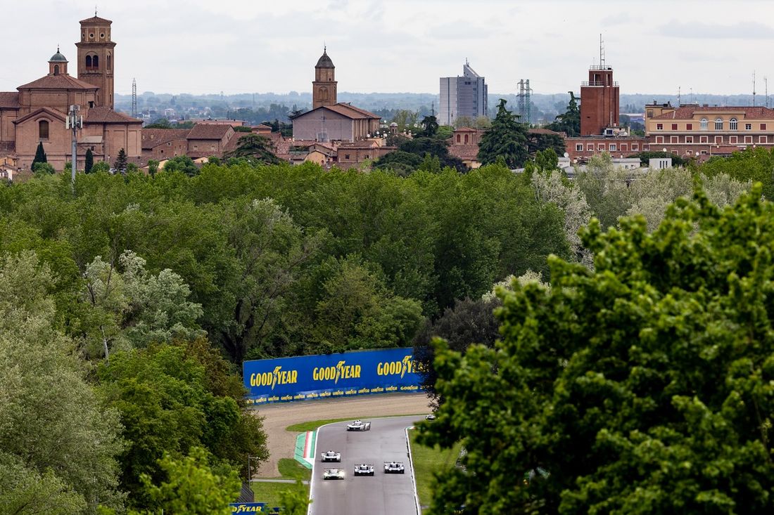 #007 Aston Martin Thor Team Aston Martin Valkyrie: Harry Tincknell, Tom Gamble, #35 Alpine Endurance Team Alpine A424: Paul-Loup Chatin, Ferdinand Habsburg, Charles Milesi, #36 Alpine Endurance Team Alpine A424: Jules Gounon, Frederic Makowiecki, Mick Sch