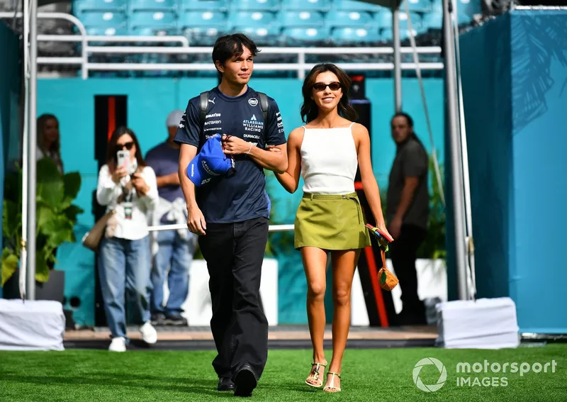 Alex Albon, Williams ve Lily Muni He