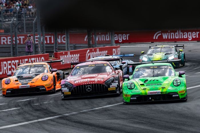 Ayhancan Güven, Manthey EMA Porsche 911 GT3-R, Tom Kalender, Mercedes-AMG Team Landgraf Mercedes-AMG GT3, Morris Schuring, Manthey EMA Porsche 911 GT3-R