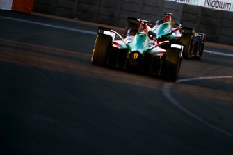 Lucas Di Grassi, Audi Sport ABT Schaeffler, Audi e-tron FE05 devance Daniel Abt, Audi Sport ABT Schaeffler, Audi e-tron FE05