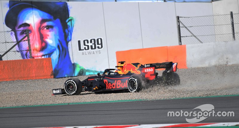 Max Verstappen, Red Bull RB15 nella ghiaia dopo un testacoda
