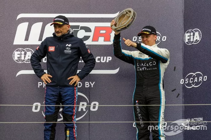 Podio: Gabriele Tarquini, BRC Hyundai N Squadra Corse Hyundai i30 N TCR, Yann Ehrlacher, Cyan Performance Lynk & Co 03 TCR