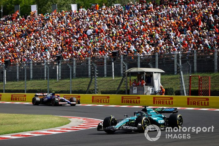 Lance Stroll, Aston Martin AMR24, Yuki Tsunoda, RB F1 Team VCARB 01