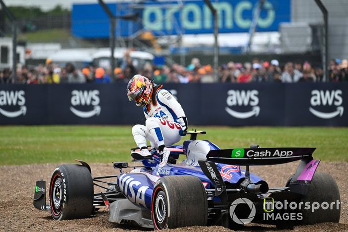 Yuki Tsunoda, RB F1 Team VCARB 01 tras su accidente