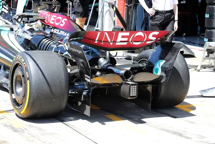 Mercedes W15 arrière