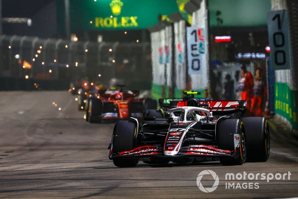Nico Hulkenberg, Haas VF-24, Fernando Alonso, Aston Martin AMR24, Charles Leclerc, Ferrari SF-24