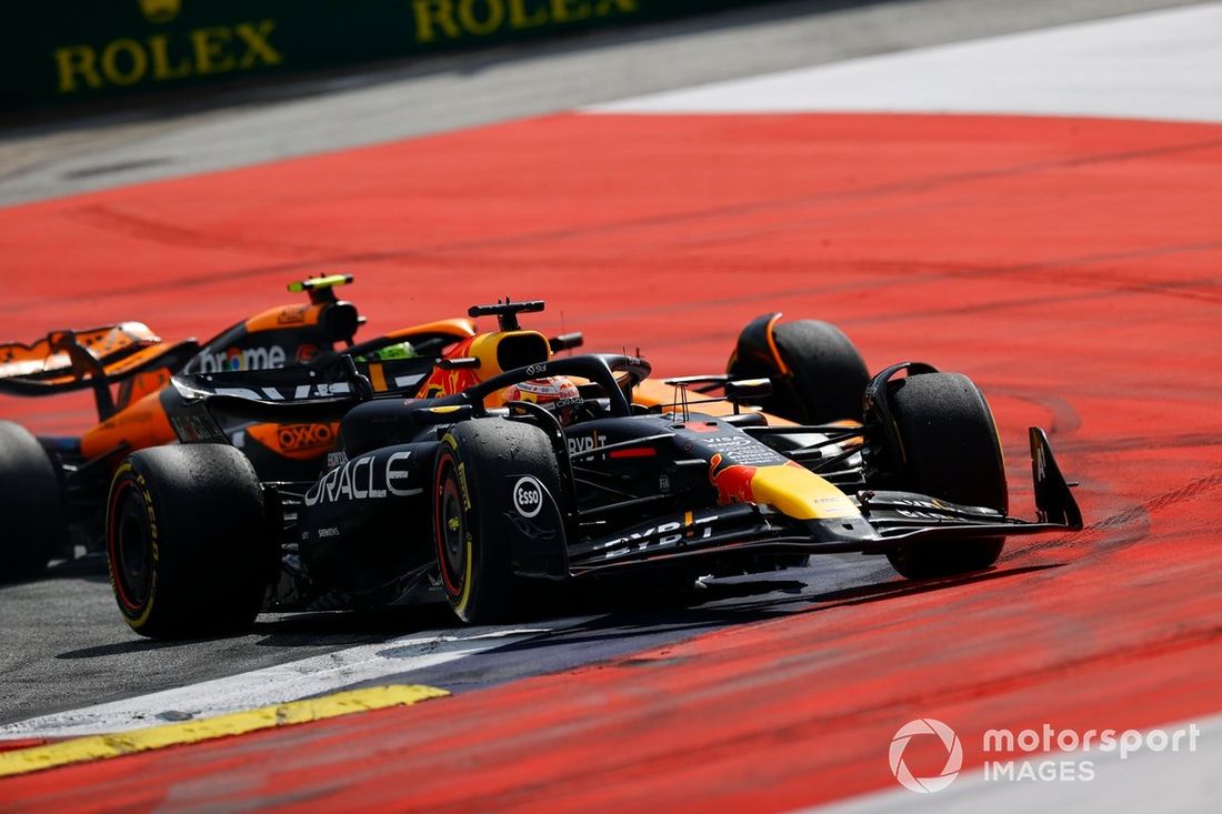Max Verstappen, Red Bull Racing RB20, Lando Norris, McLaren MCL38, batalla por el liderato