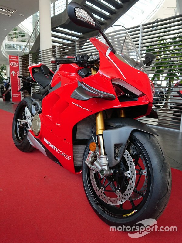 Мотоцикл Ducati Panigale V4 R
