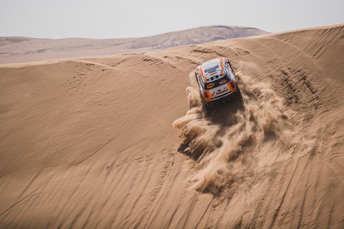 #238 X-Raid Mini John Cooper Works Rally Mini: Laia Sanz, Maurizio Gerini