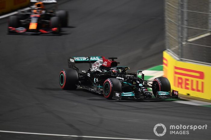 Lewis Hamilton, Mercedes W12, Max Verstappen, Red Bull Racing RB16B