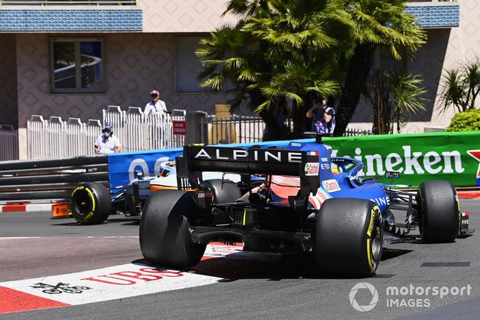 Lando Norris, McLaren MCL35M, Fernando Alonso, Alpine A521