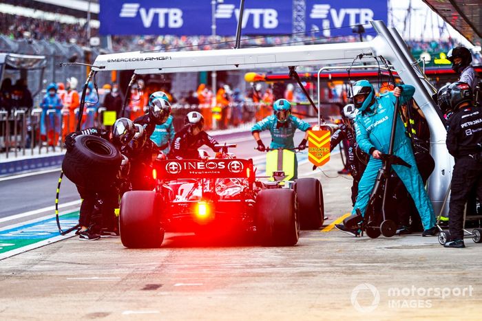 Lewis Hamilton, Mercedes W12, entra en boxes