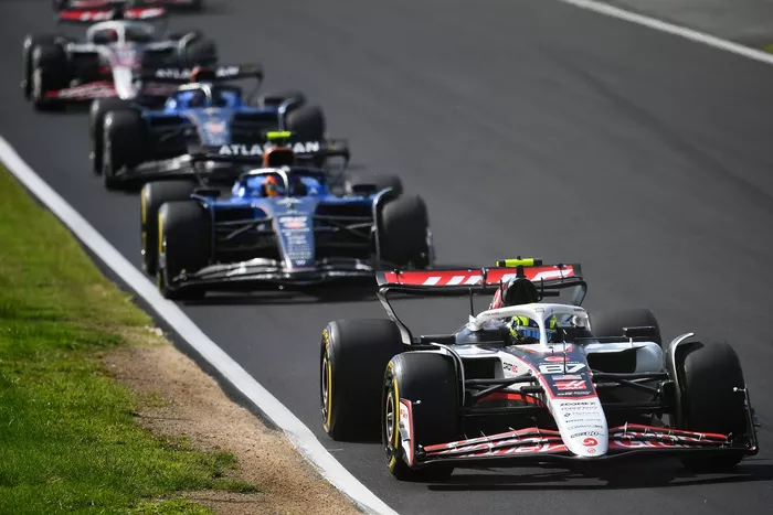 Oliver Bearman, Haas F1 Team, Carlos Sainz, Williams, Alexander Albon, Williams
