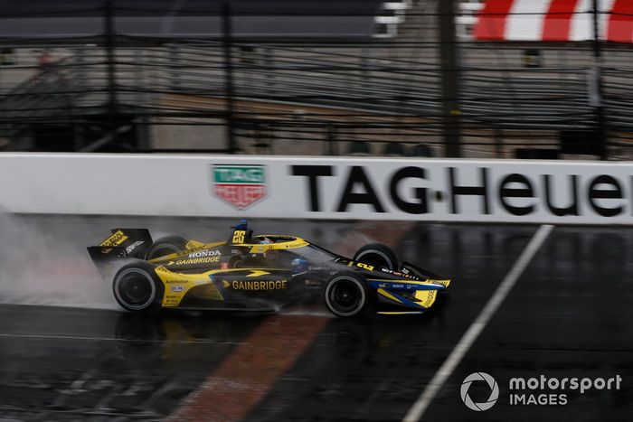 Colton Herta, Andretti Autosport con Curb-Agajanian Honda acercándose a la meta