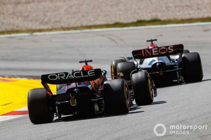 George Russell, Mercedes W13, Max Verstappen, Red Bull Racing RB18 