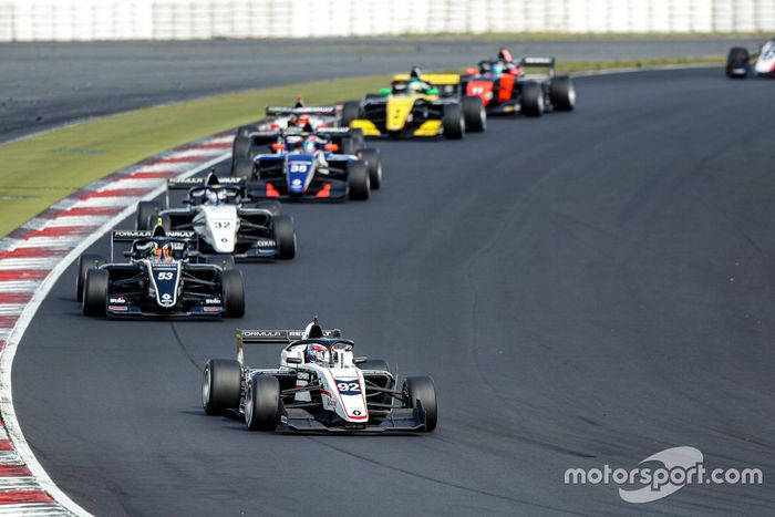 Acción: Victor Martins, Lorenzo Colombo, David VIdales