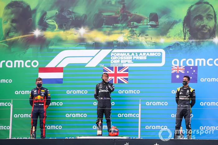 Podio: el segundo lugar Max Verstappen, Red Bull Racing ganador de la carrera Lewis Hamilton, Mercedes-AMG F1, y tercer lugar Daniel Ricciardo, Renault F1