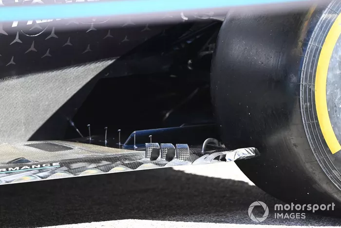 Mercedes W11: Unterboden mit Sensoren