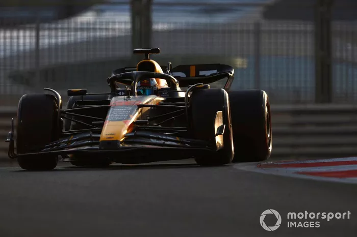 Jake Dennis, Red Bull Racing RB19 
