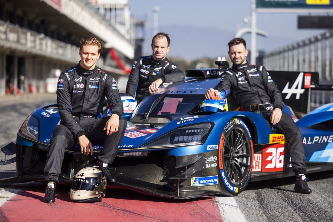 #36 Alpine A424: Nicolas Lapierre, Matthieu Vaxiviere, Mick Schumacher 