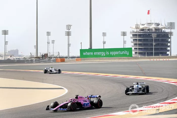 Fernando Alonso, Alpine A522, Pierre Gasly, AlphaTauri AT03, Yuki Tsunoda, AlphaTauri AT03