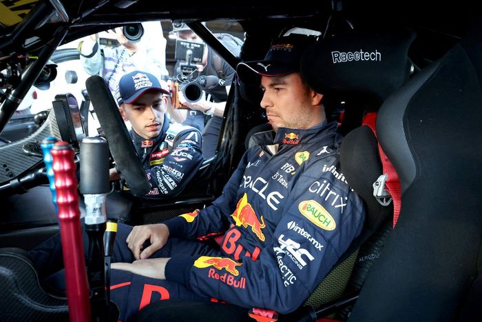 Sergio Pérez, Red Bull Racing y Broc Feeney, Triple Eight Race Engineering, Holden Commodore ZB 