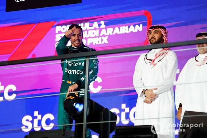 Podio: tercer lugar Fernando Alonso, Aston Martin F1 Team antes de ser sancionado 