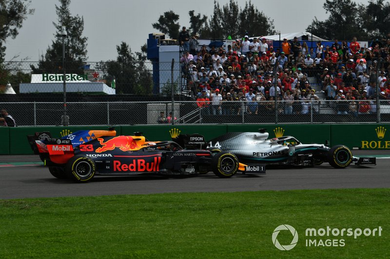 Lewis Hamilton, Mercedes AMG F1 W10, Max Verstappen, Red Bull Racing RB15, Carlos Sainz Jr., McLaren MCL34