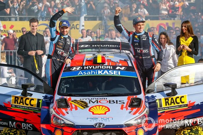 Winner Thierry Neuville, Nicolas Gilsoul, Hyundai Motorsport Hyundai i20 Coupe WRC