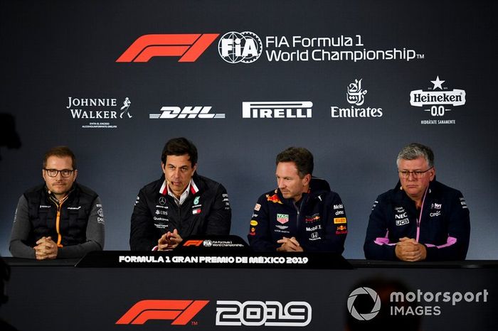 Andreas Seidl, Director, McLaren, Toto Wolff, Director Ejecutivo (Negocios), Mercedes AMG, Christian Horner, Director de Equipo, Red Bull Racing y Otmar Szafnauer, Director de Equipo y CEO, Racing Point en la Conferencia de Prensa 