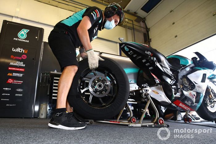 Franco Morbidelli, en el box del Petronas Yamaha SRT