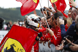 Sebastian Vettel, Ferrari, festeggia la vittoria nel parco chiuso