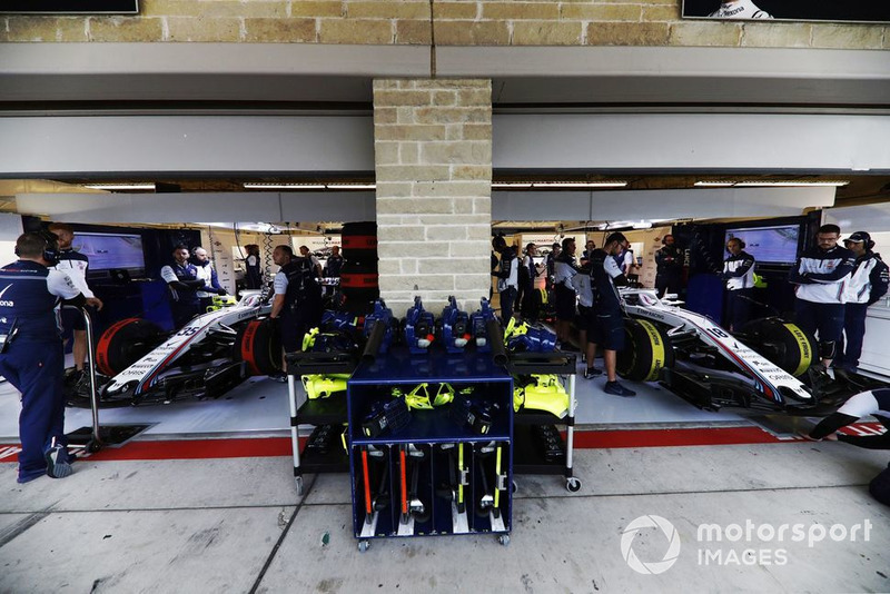 Meccanici Williams al lavoro nel garage