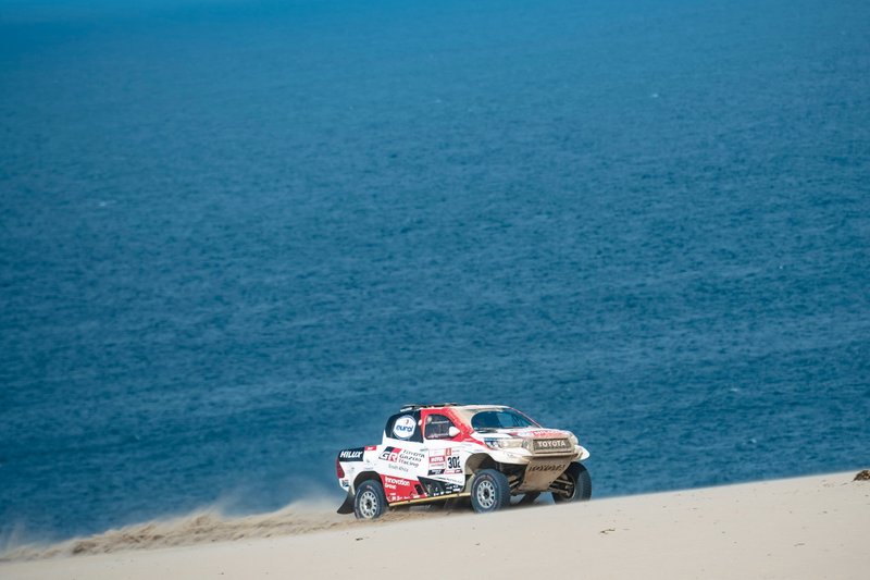 #302 Toyota Gazoo Racing Toyota Hilux: Giniel de Villiers, Dirk von Zitzewitz