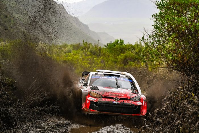 Oliver Solberg, Elliott Edmondson, Toyota Gazoo Racing WRT Toyota GR Yaris Rally1