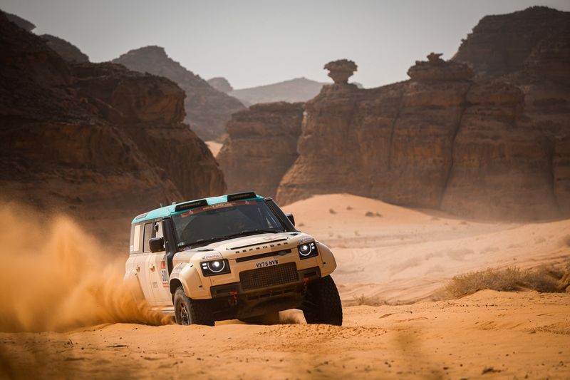 #500 Defender Rally Defender: Stephane Peterhansel, Michael Metge
