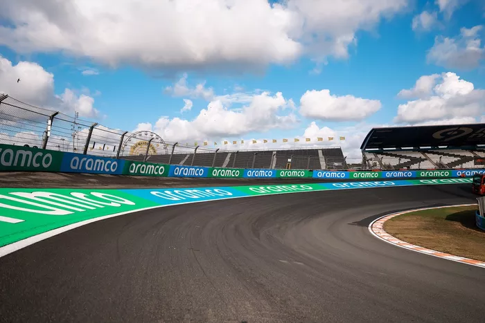 A general view of the circuit