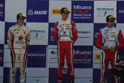 Podio carrera A-B: Mick Schumacher, Prema Powerteam, Raul Guzman Marchina, DR Formula, Juan Manuel Correa, Prema Powerteam
