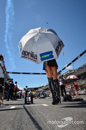 Hermosa chica de Aprilia