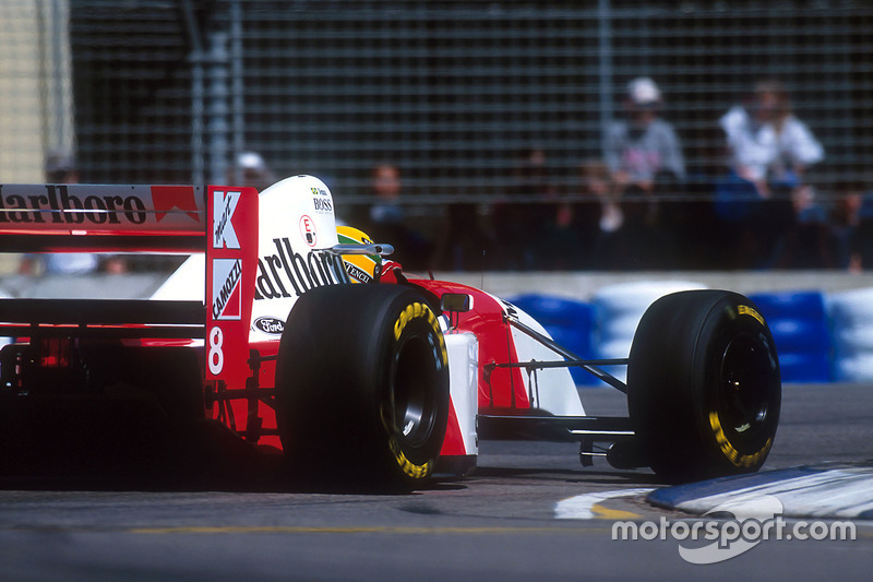 Im Qualifying wird Senna von Teamchef Ron Dennis angewiesen, ...