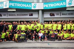 Race winner Daniel Ricciardo, Red Bull Racing celebrates with team mate Max Verstappen, Red Bull Racing; Christian Horner, Red Bull Racing Team Principal; Dr Helmut Marko, Red Bull Motorsport Consultant; and the team