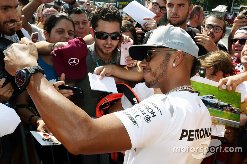 Lewis Hamilton, Mercedes AMG F1 with fans